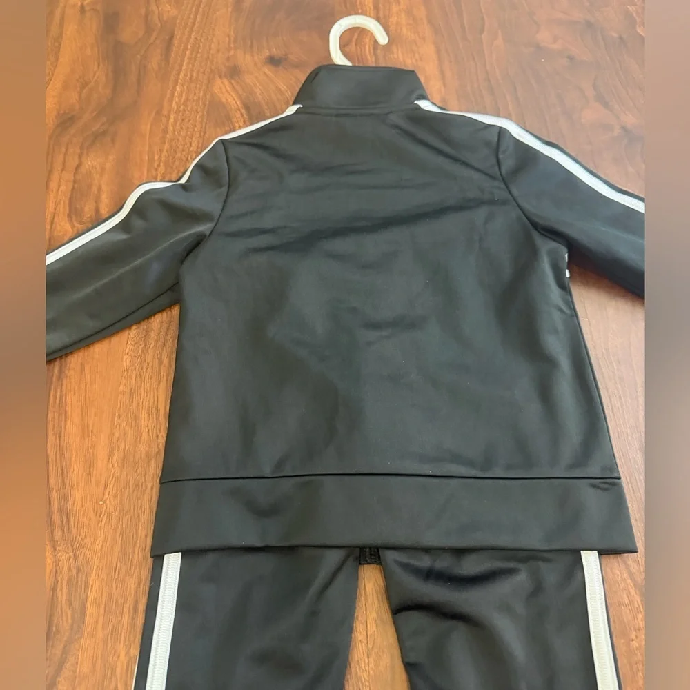 3/$30 ☀️ Adidas Black & White Kids Track Set